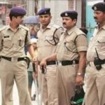 In an operation to apprehend fraudster Nauman, a mob attacks Mathura and Haryana police with stones, sticks, and fire